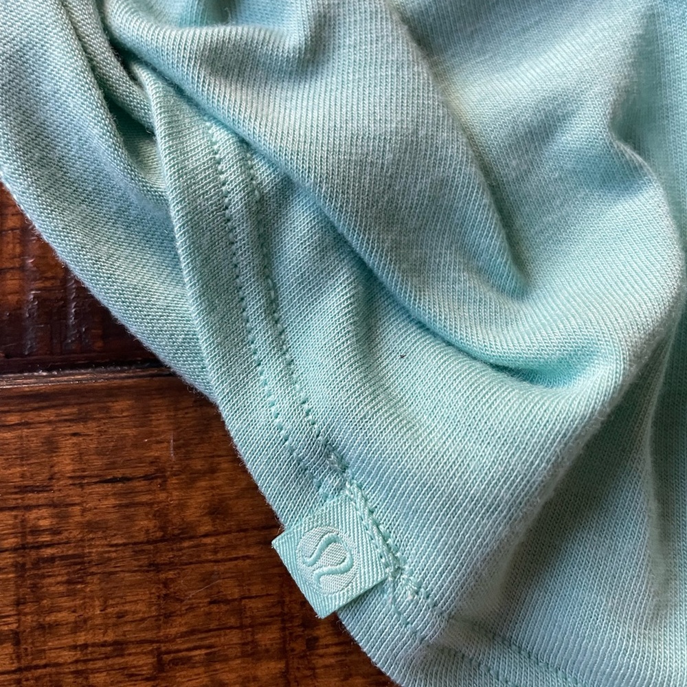 Lululemon tank with gathered sides. - Picture 4 of 4